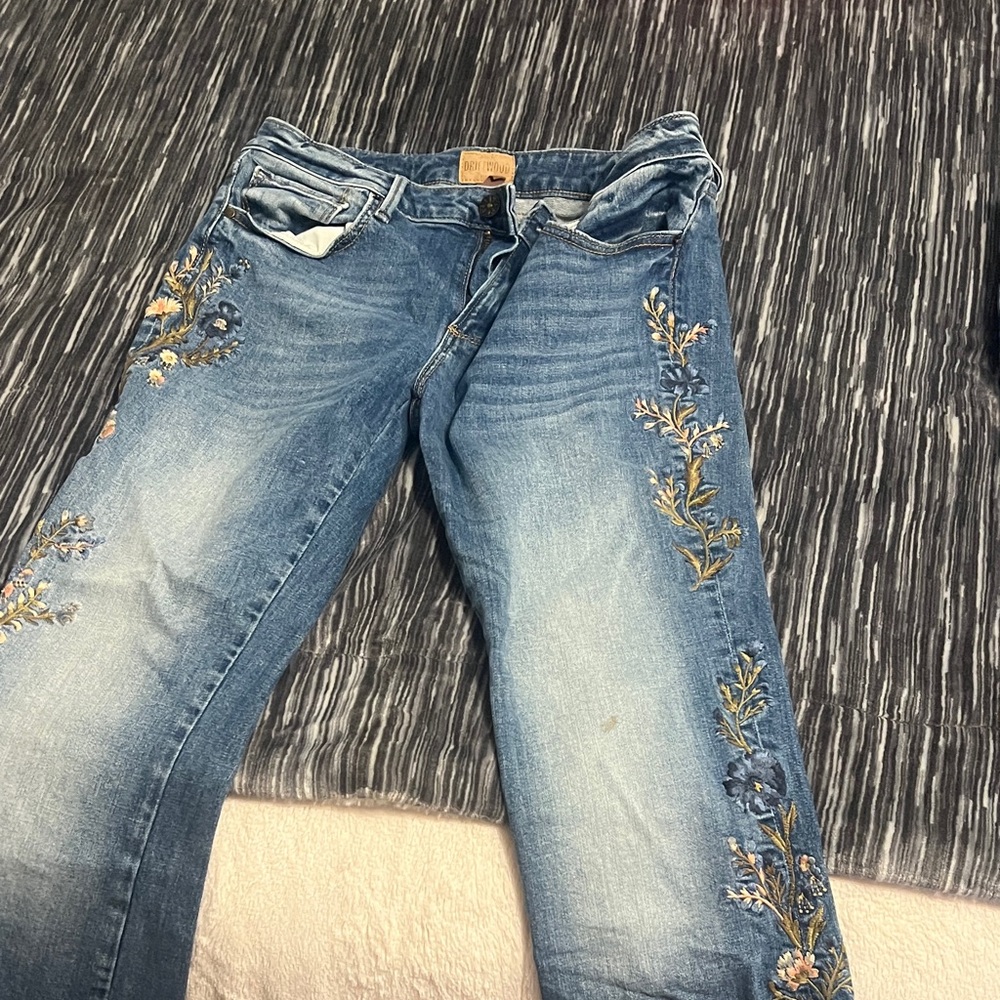 DRIFTWOOD Blue Jeans with Floral Embroidery